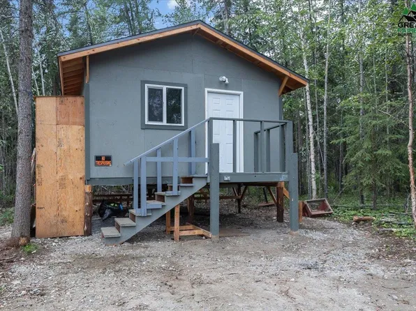 1283 Loon Ln, North Pole, AK 99705