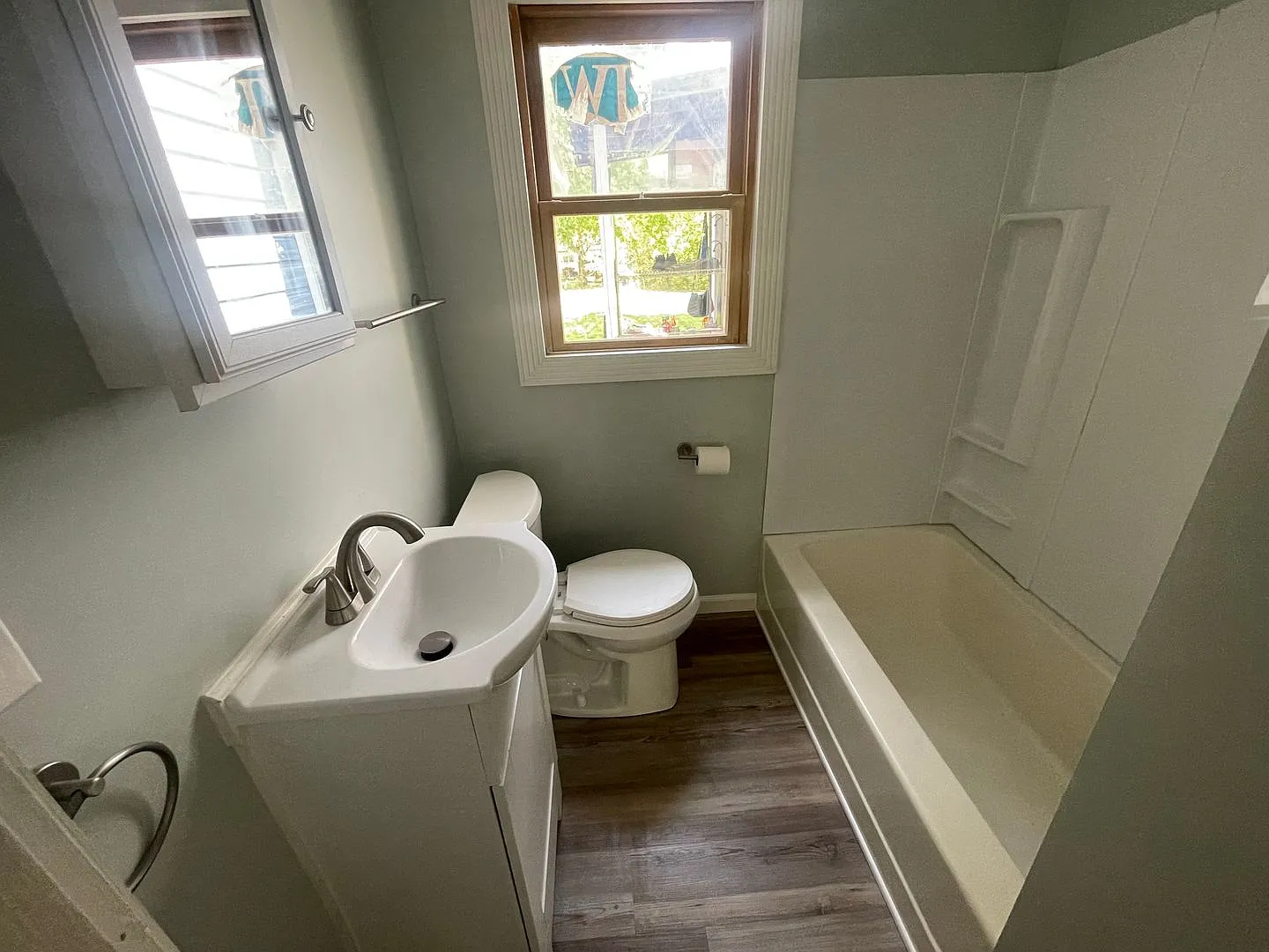 526 Dennis St — Photo 3