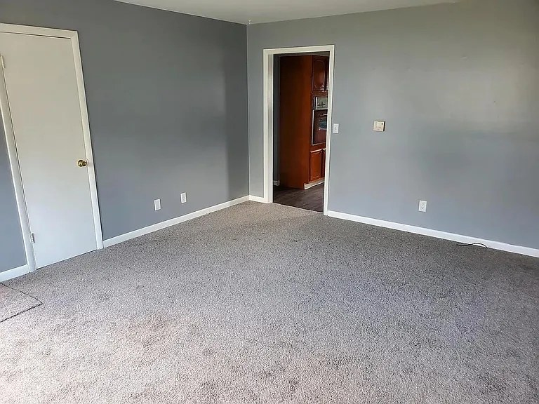 112 W Summitville St — Photo 6