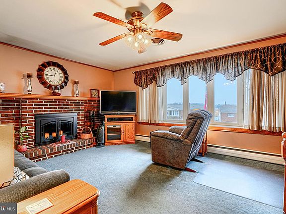 4th image of 1220 Hillshire Rd