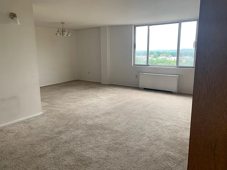 1 E University Pkwy #12 — Photo 3