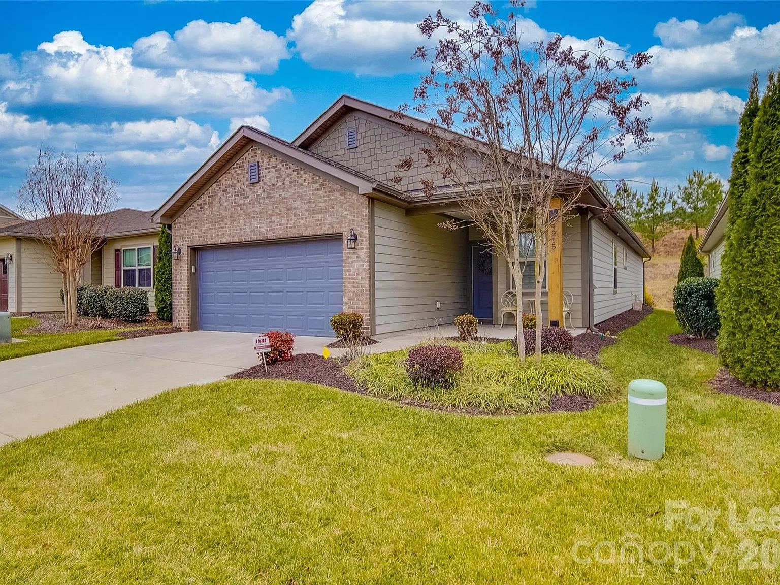 2 bed, 2.0 bath, 1600 sqft, $3,200 — Photo 2