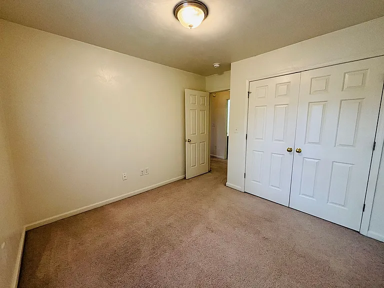 50 Salem Ln — Photo 3