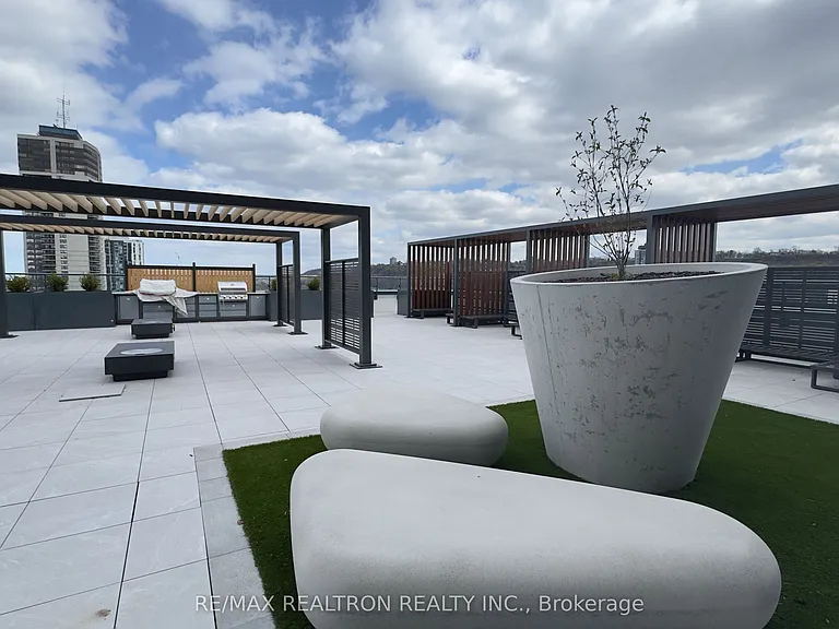 75 James St S #2912 — Photo 26
