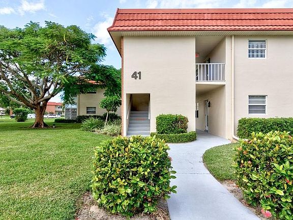 3rd image of 41 Woodland Dr APT 204