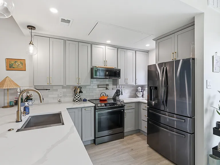4517 Holland Ave #109 — Photo 12