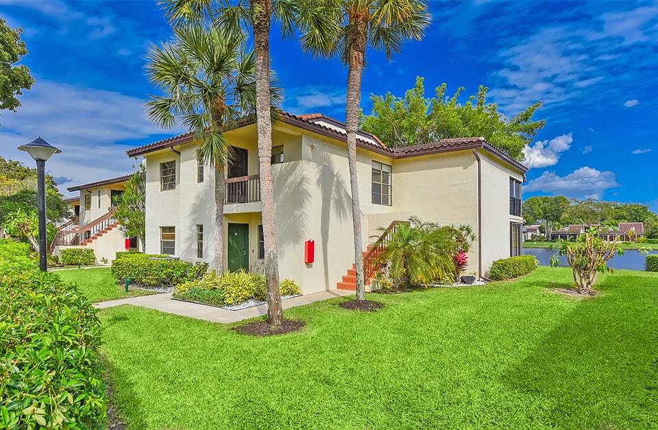 1st image of 21827 Arriba Real #L