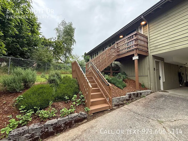 64 NE Scott Dr — Photo 3