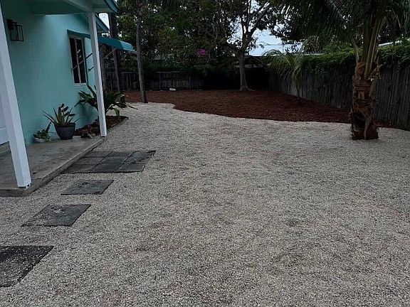 5th image of 109 SW 3rd St