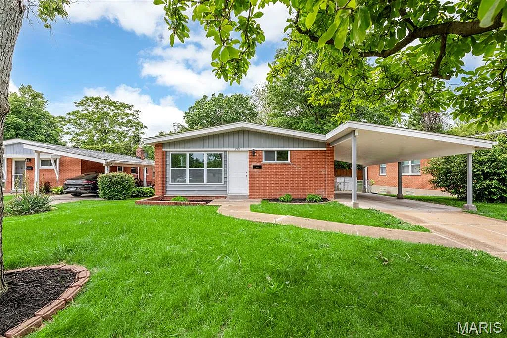 1319 Rushmore Dr photo 1