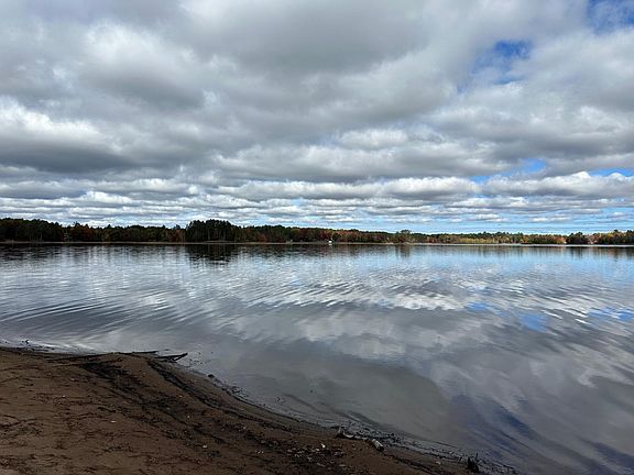 5th image of 2004 The Point Rd E