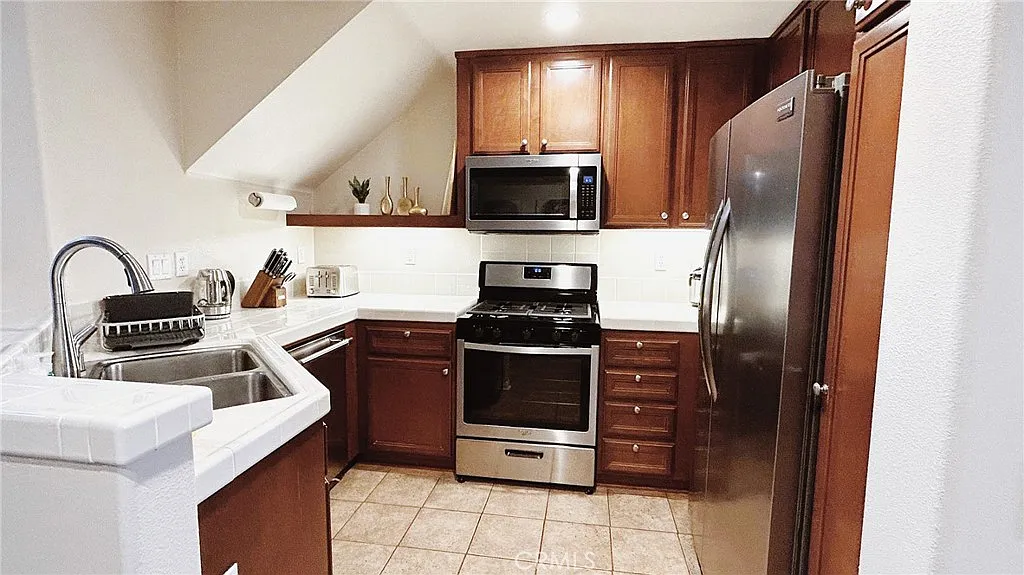 2 bed, 1335 sqft, $4,500 — Photo 3