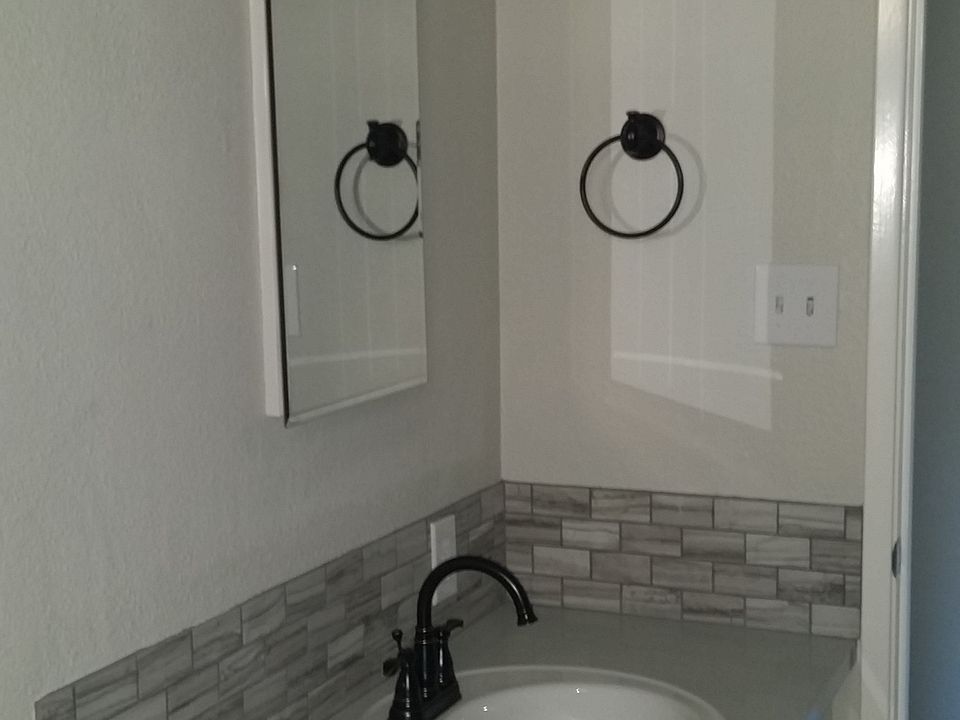 1st image of 115B Clover St