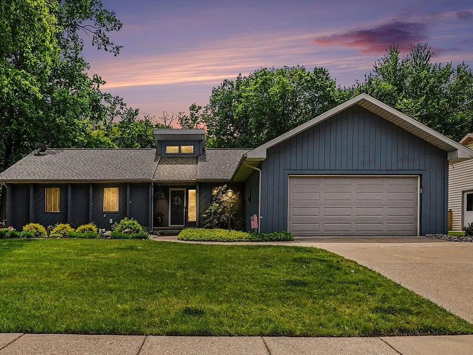 5649 Woodstock Dr