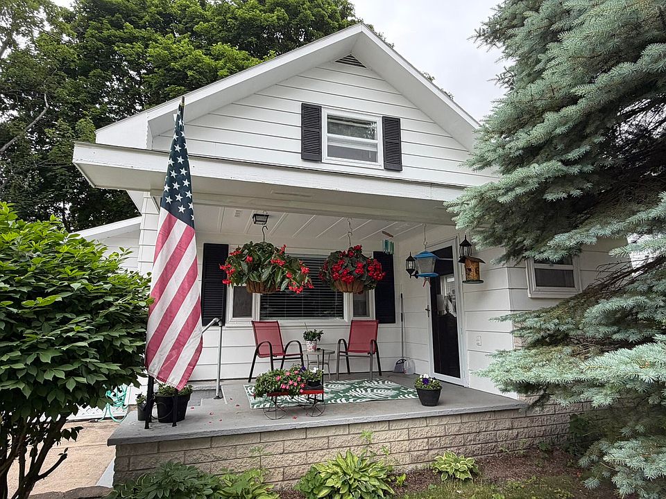 1st image of 511 E River St