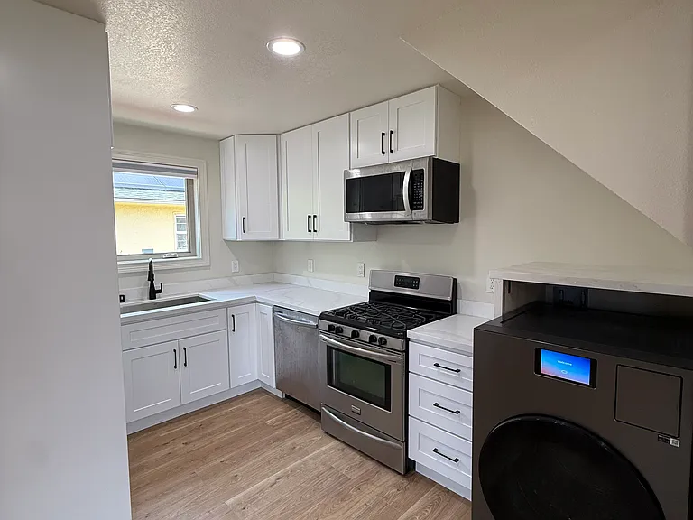1517 Liberty St — Photo 9