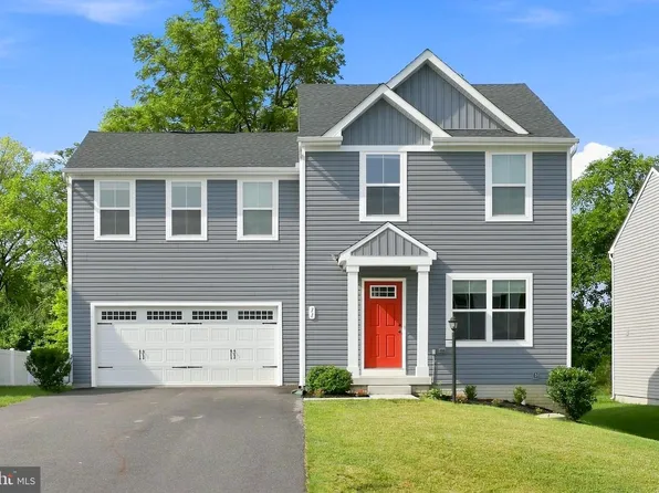 11 Charlotte St, Hagerstown, MD 21740