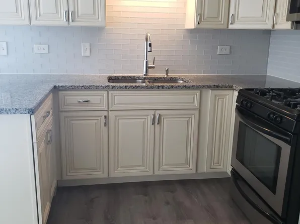 11245 S Roberts Rd #2, Palos Hills, IL 60465