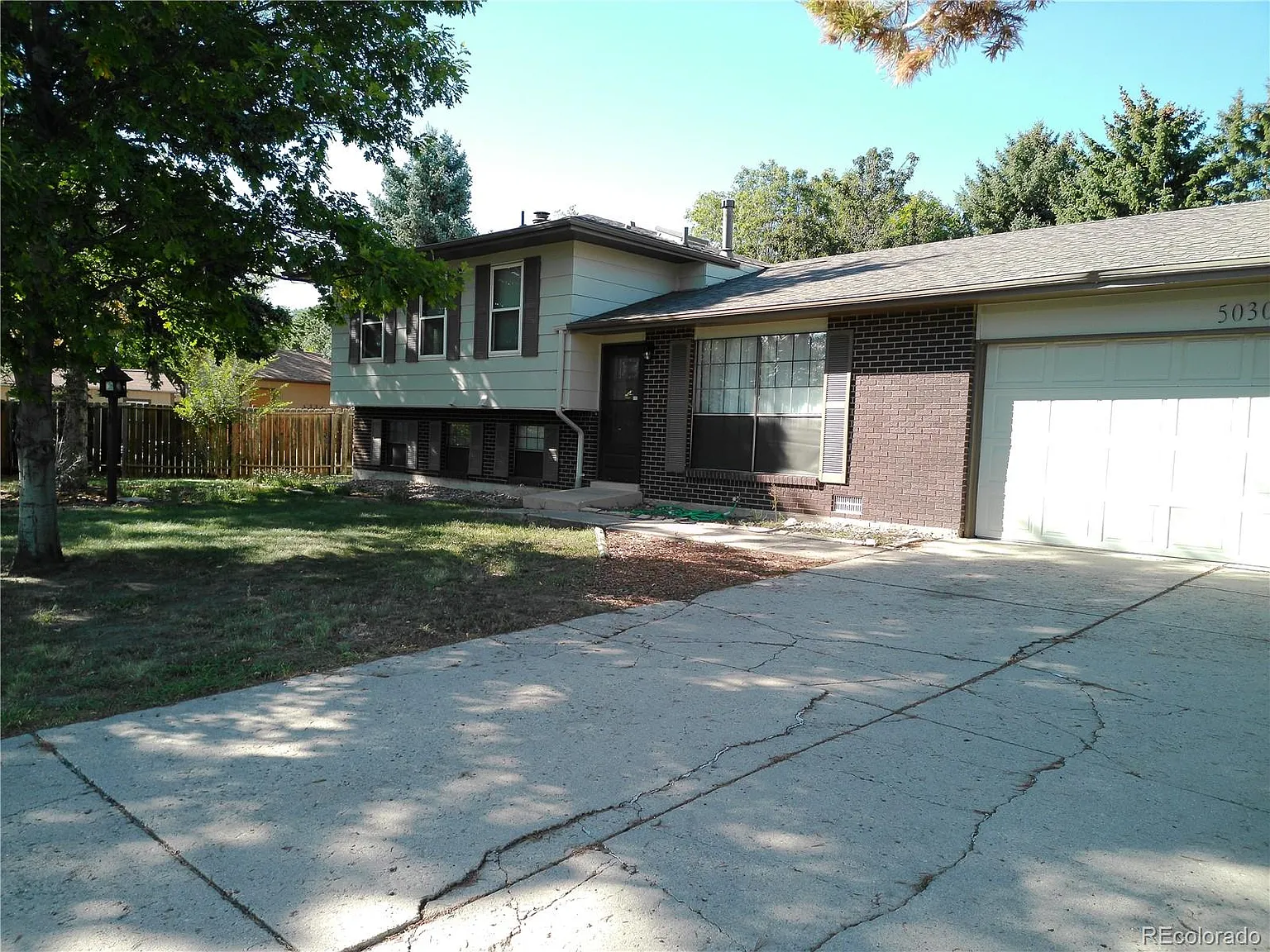 4 bed, 2.0 bath, 2427 sqft, $2,250 — Photo 2