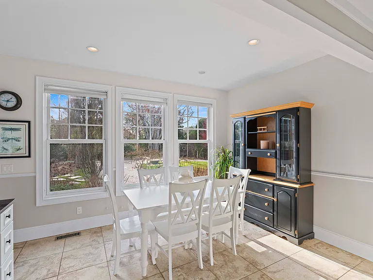 102 McGregor Dr — Photo 8