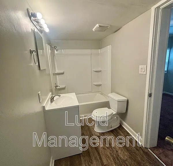 4015 Parthenia Ave — Photo 10