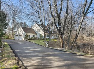 7 Roberta Ln, Greenwich, CT 06830