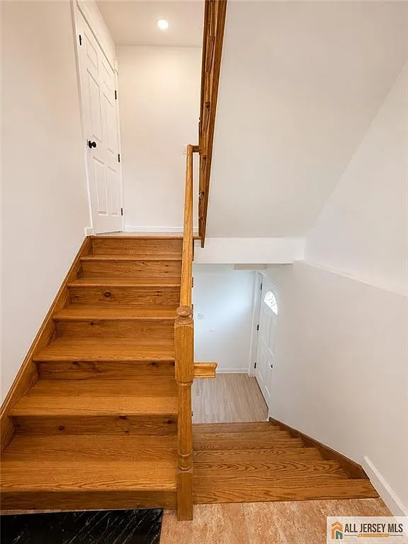 3 bed, 3.0 bath, 3900 sqft, $4,000 — Photo 3