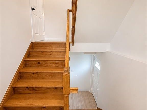 3rd image of 217 Van Buren St