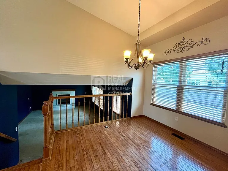 1313 Coolcrest Dr — Photo 8