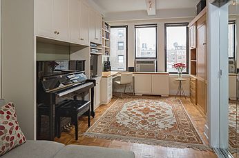 4th image of 118 W 72nd St APT 701
