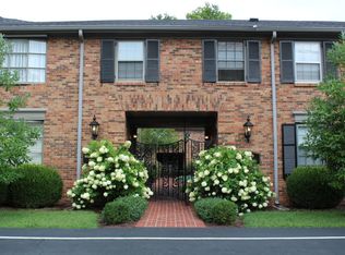 3815 Washington Sq APT 2E, Saint Matthews, KY 40207