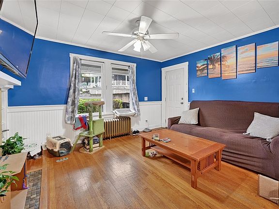 3rd image of 3819 Winterburn Ave