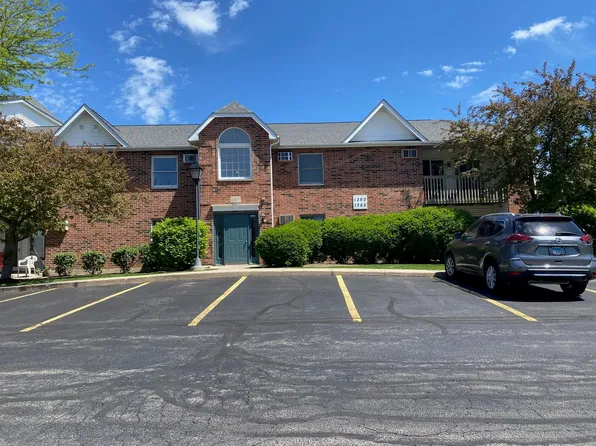 1360 Cunat Ct APT 2C, Lake In The Hills, IL 60156