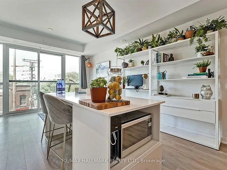 899 Queen St E #307 — Photo 8
