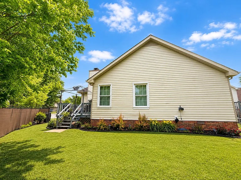 1004 Dandelion Dr — Photo 4