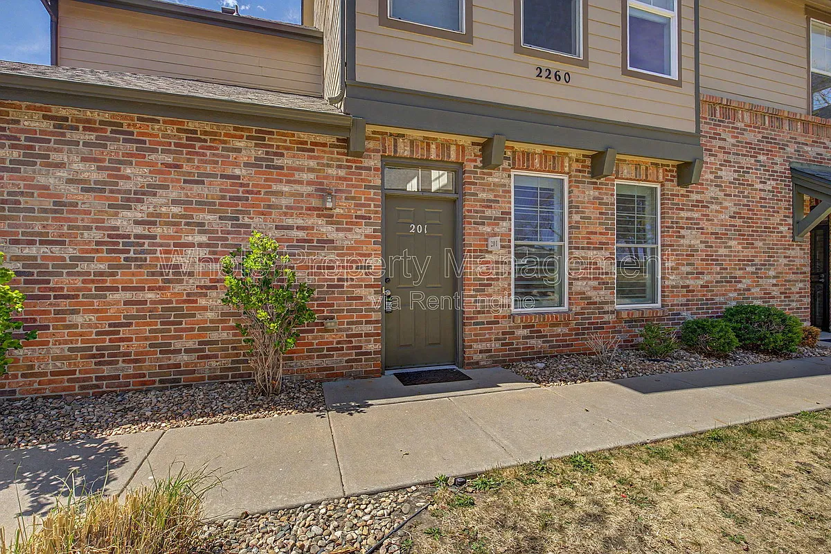 Building Photo - 2260 S Vaughn Way #201