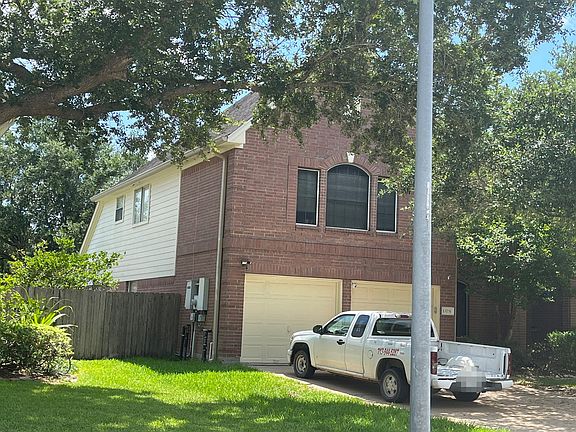 3rd image of 13731 Pear Woods Ct