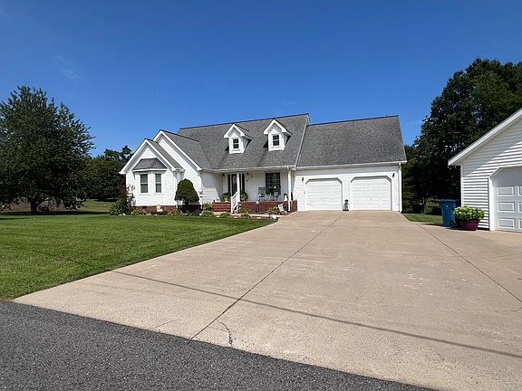2nd image of 40 Lindsey Ln