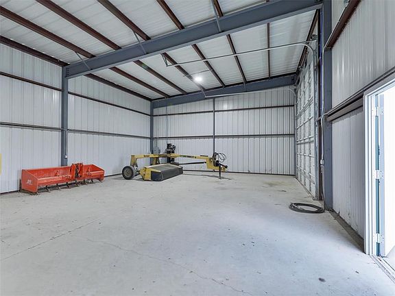 3rd image of 1564 Brannon Ln