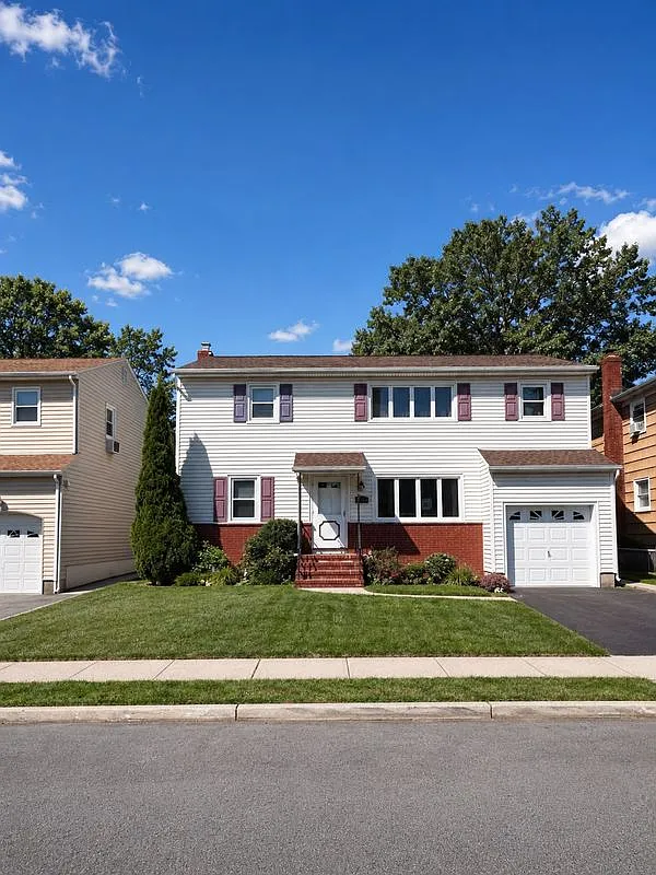 2 bed, 1.0 bath, 1200 sqft, $2,400 — Photo 1
