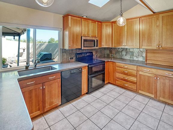 3rd image of 3322 N Riverbend Cir W