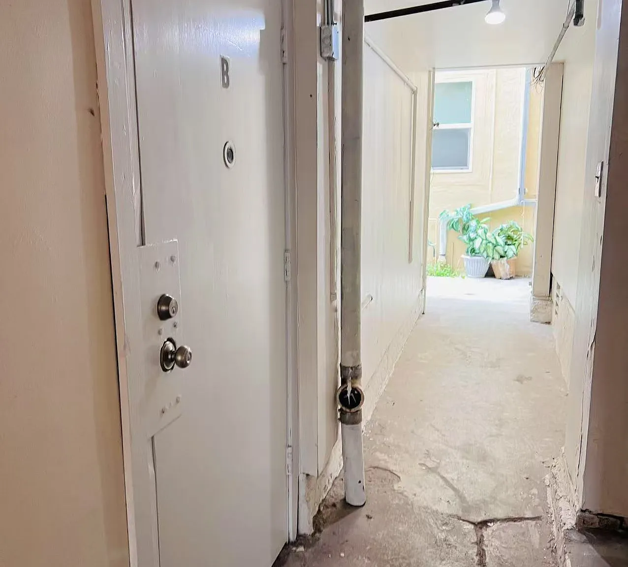 Studio, 400 sqft, $1,900 — Photo 2
