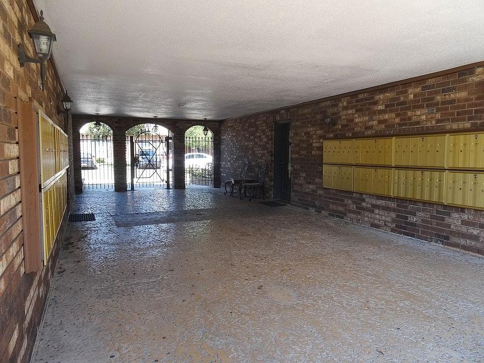Gated Entry and Mailboxes