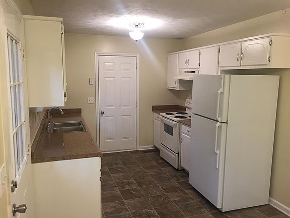 3rd image of 136 Branford Dr