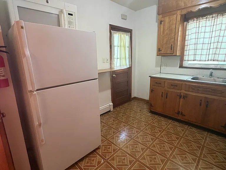 312 Davis Ave #2 — Photo 4