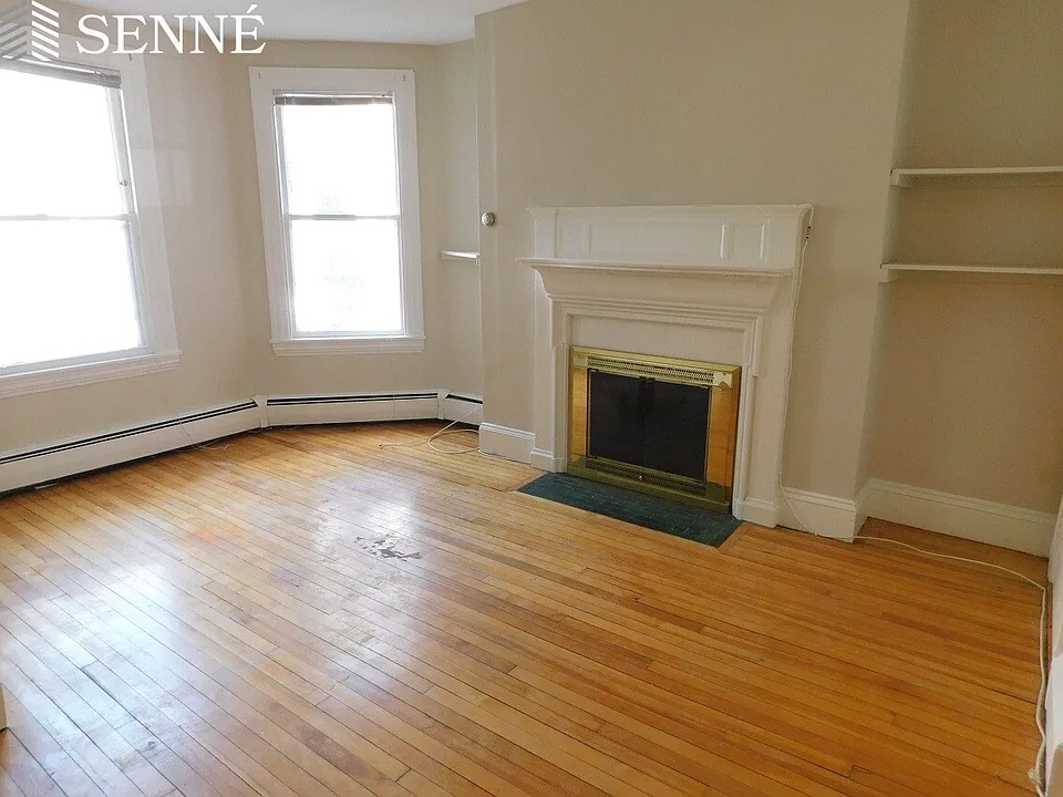 6 Arlington St #11
