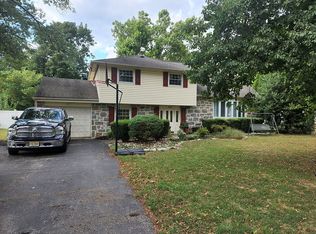 305 Parry Rd, Cinnaminson, NJ 08077