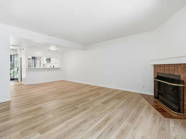 721 Center Ave — Photo 11