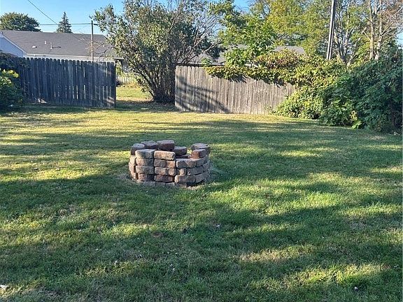 5th image of 41638 Elmwood St