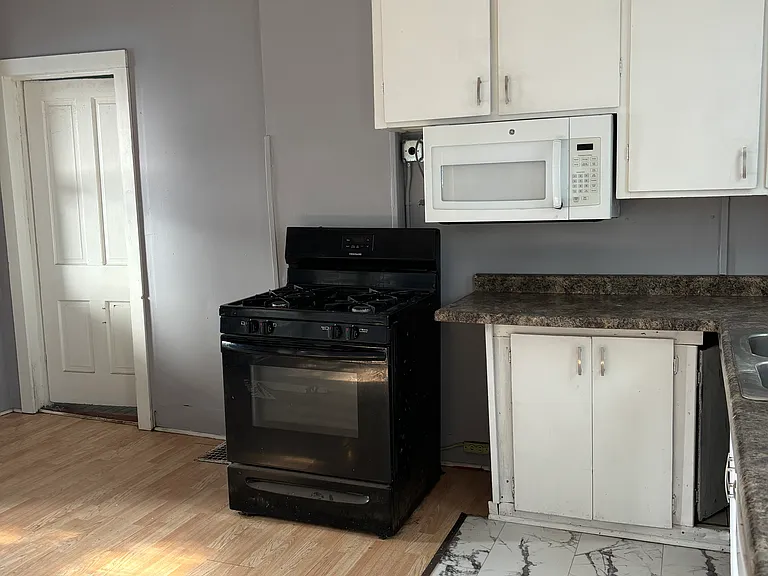 307 E Superior St — Photo 6